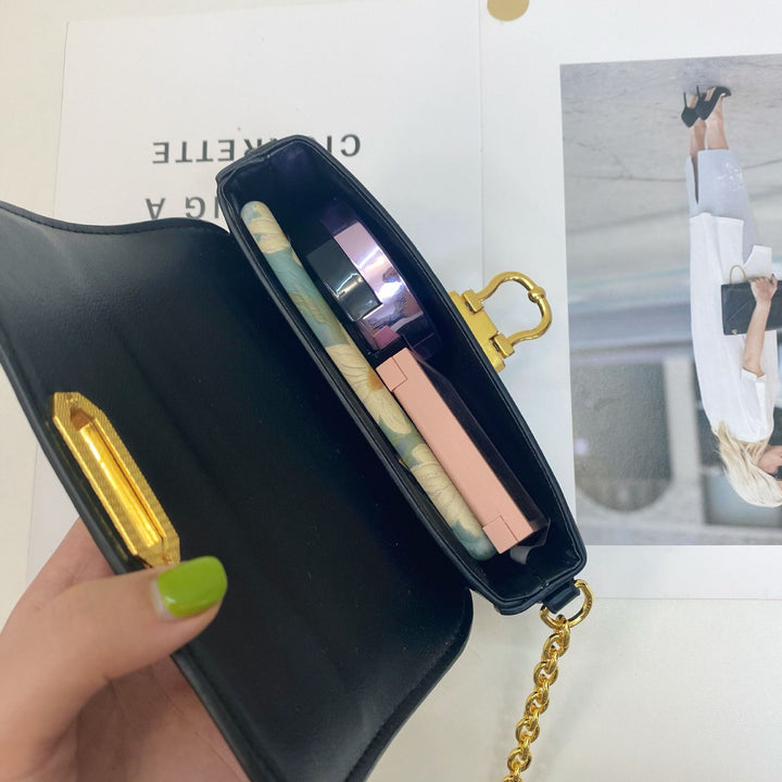 Damen Umhängetasche mit elegantem Kettenriemen und klappbarem Verschluss Nord Taschen