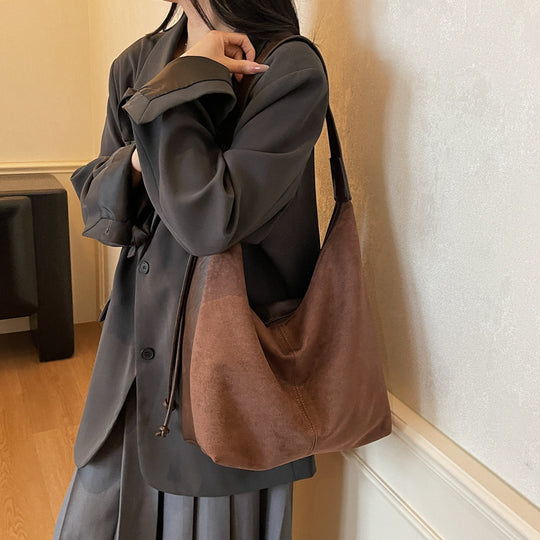 Damen Hobo-Tasche aus weichem Veloursleder mit verstellbarem Schulterriemen Nord Taschen