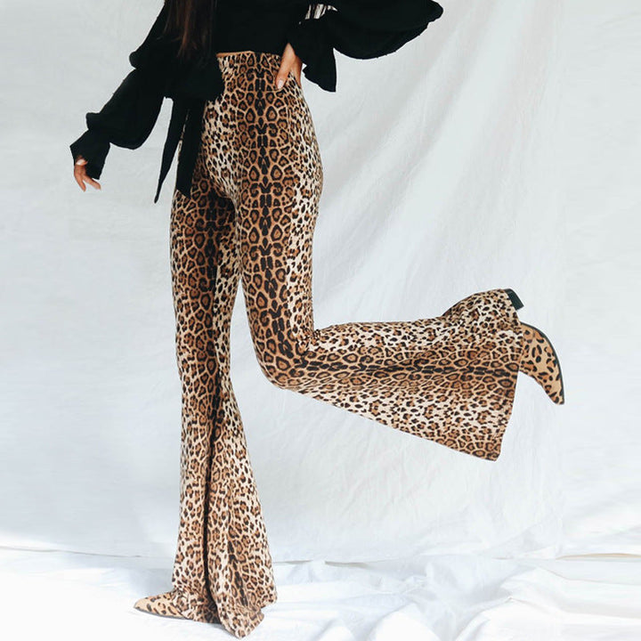 Damen Flared Jeans mit stilvollem Leopardenmuster