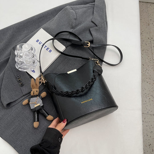 Damen Schultertasche aus hochwertigem Kunstleder mit geflochtenem Detail Nord Taschen