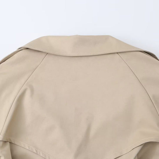 Damen Cropped Trenchjacke mit Taillengürtel, breitem Revers und Cape-Detail Nord Taschen