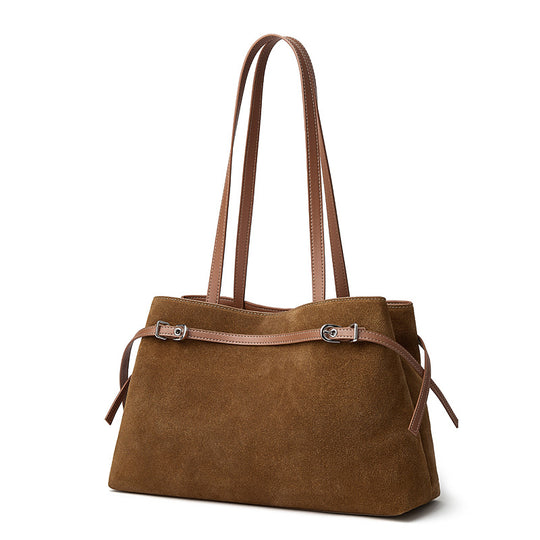 Damen Schultertasche aus hochwertigem Wildleder mit eleganten Akzenten Nord Taschen
