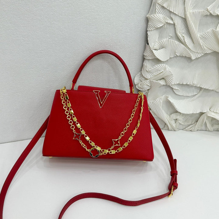 Damen Handtasche mit eleganter Kettenapplikation Nord Taschen
