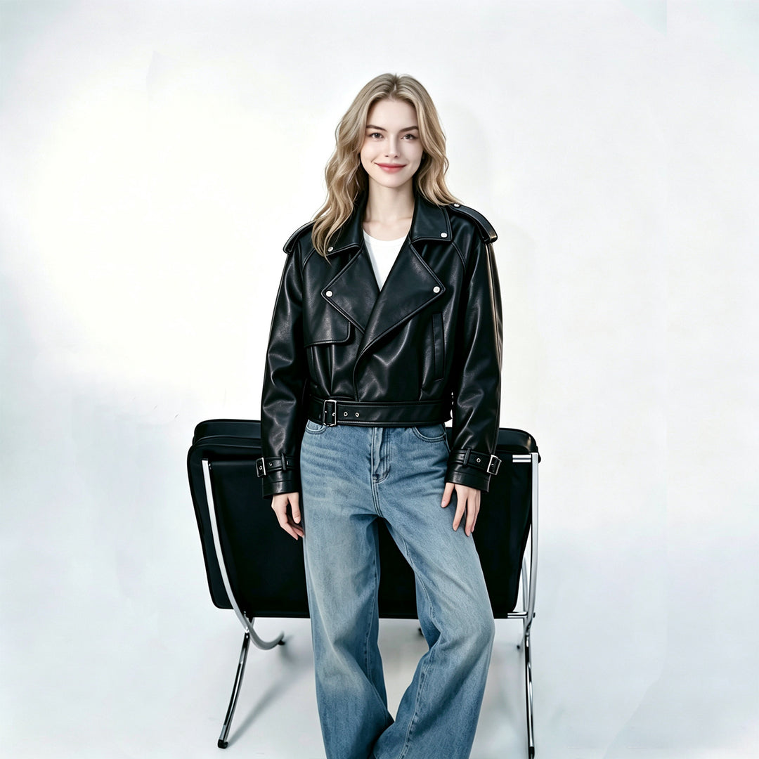 Damen Cropped Biker‑Trench aus weichem Kunstleder mit Schulterriegeln und Schnallenmanschetten Nord Taschen