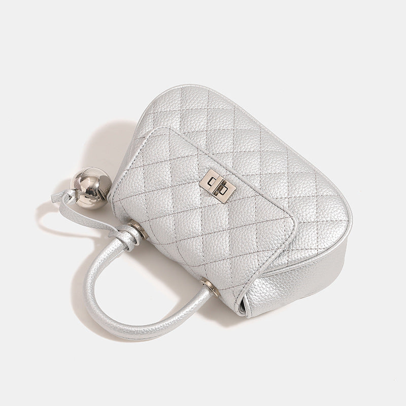 Damen modische Handtasche mit sanfter Struktur und glänzenden Akzenten Nord Taschen