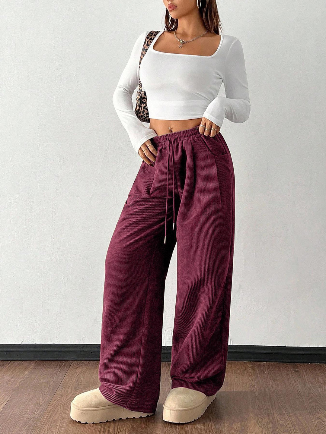 Damen Cordhose mit weitem Bein, elastischem Bund und Kordelzug Nord Taschen