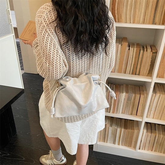 Damen Hobo-Tasche aus hochwertigem Kunstleder mit dekorativem Kordelzug Nord Taschen