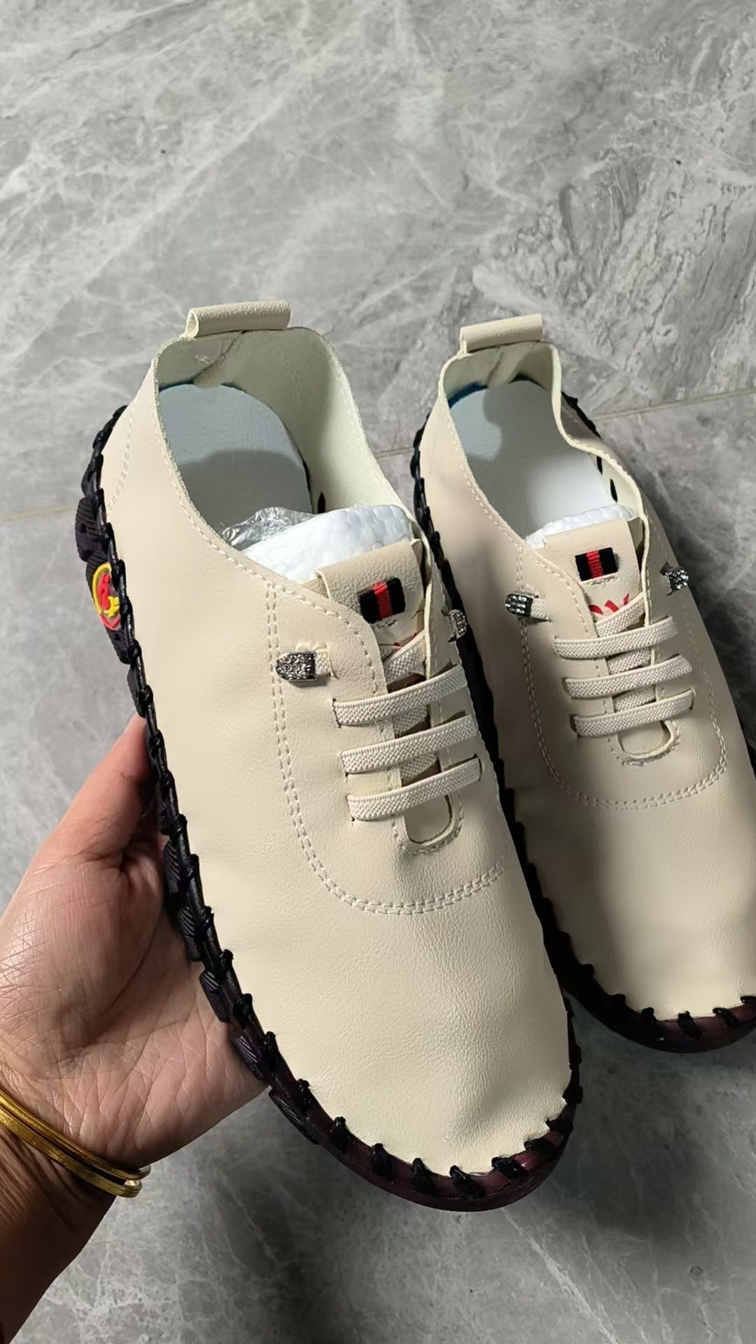 Damen Leichter, weicher Slipper mit handgenähter Gummisohle und elastischer Schnürung Nord Taschen