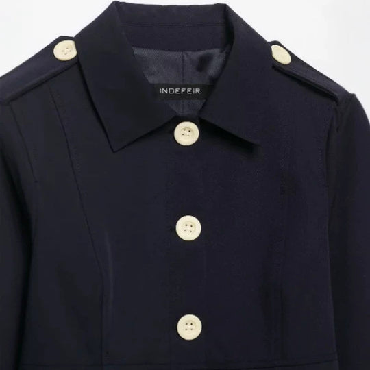 Damen Taillierte Cropped‑Fieldjacke im Blousonstil mit Schulterklappen und aufgesetzten Pattentaschen Nord Taschen