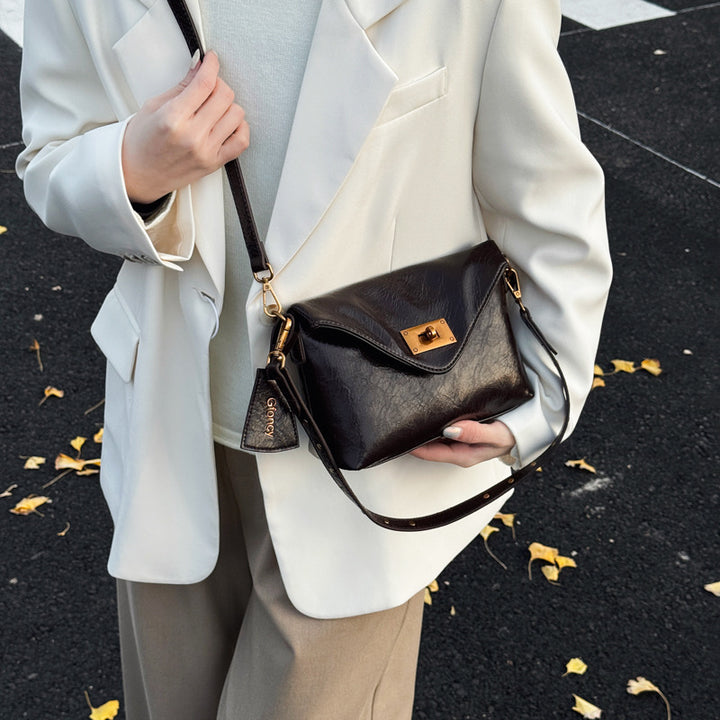Damen Umhängetasche mit strukturierter Oberfläche und elegantem Drehverschluss Nord Taschen