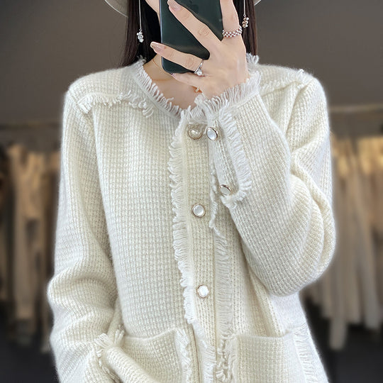 Damen Strickcardigan mit Fransenblende, Perlmuttknopfleiste und aufgesetzten Taschen Nord Taschen