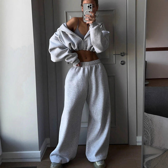 Damen athletisches Cropped-Zip-Hoodie und weite High-Waist Lounge-Jogginghose Nord Taschen