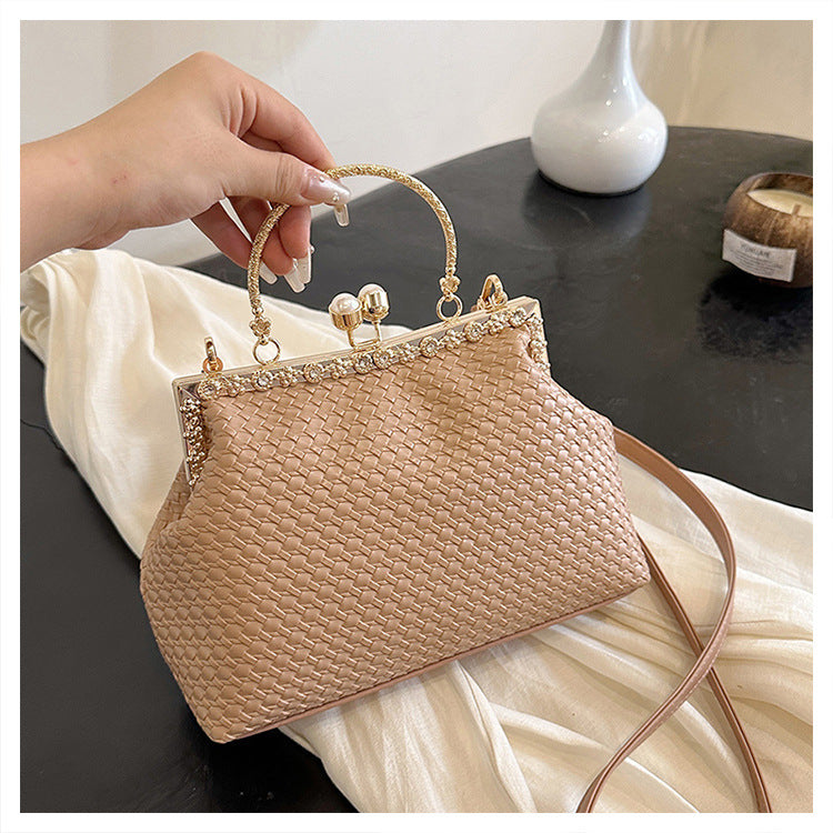 Damen elegante Handtasche mit glamourösen Kettenakzenten Nord Taschen