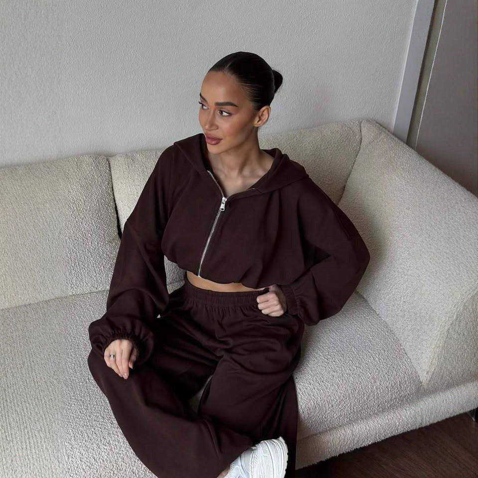 Damen cropped Kapuzen-Zipjacke mit Ballonärmeln und hochgeschnittener weiter Sweatpants-Set Nord Taschen
