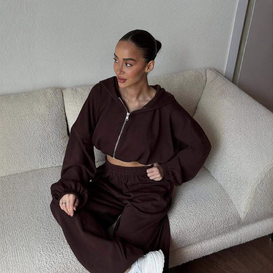 Damen cropped Kapuzen-Zipjacke mit Ballonärmeln und hochgeschnittener weiter Sweatpants-Set Nord Taschen