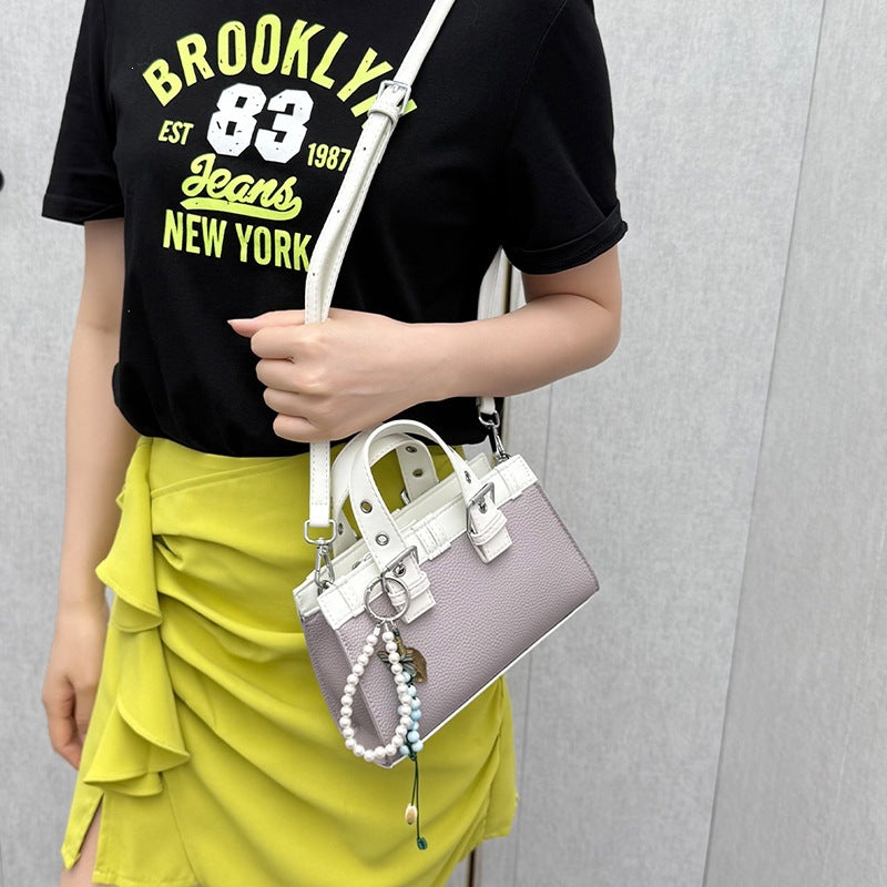 Damen Mini-Handtasche mit verspieltem Anhänger und elegantem Design Nord Taschen