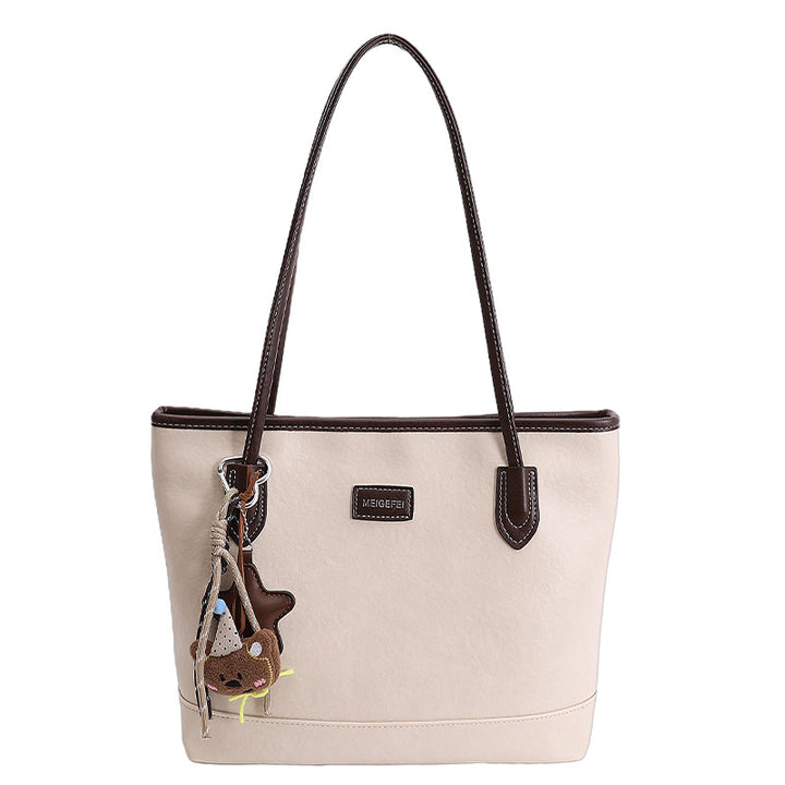 Damen elegante Henkeltasche aus hochwertigem Kunstleder mit charmantem Anhänger Nord Taschen