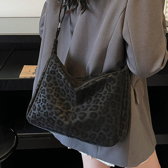 Damen Hobo-Tasche mit elegantem Leopardenmuster und praktischen Fächern Nord Taschen