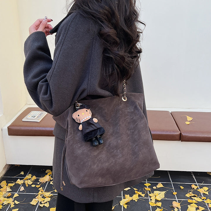 Damen Oversized Schultertasche mit verspieltem Charme von Nord Taschen