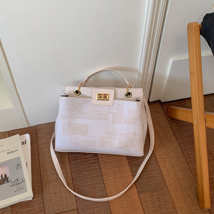 Damen elegante Umhängetasche mit luxuriösem Lederlook und geschmackvollem Verschluss Nord Taschen
