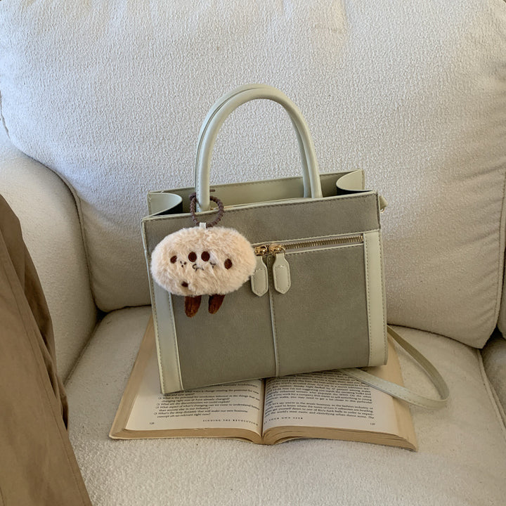 Damen stilvolle Handtasche mit charmantem Schlüsselanhänger Nord Taschen
