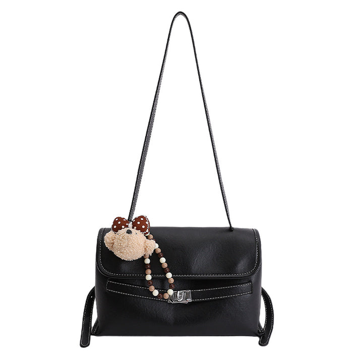 Damen elegante Schultertasche aus hochwertigem Kunstleder mit charmantem Anhänger Nord Taschen
