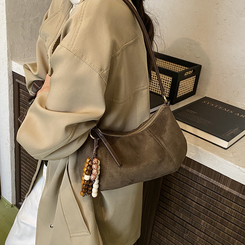 Damen Schultertasche aus weichem Veloursleder mit eleganter Form Nord Taschen