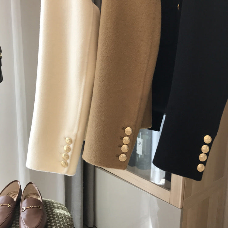 Damen Kurzblazer aus Wollmix mit Rundhalsausschnitt, Pattentaschen und goldenen Zierknöpfen Nord Taschen