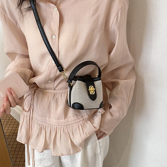 Damen Beuteltasche mit eleganter Struktur und goldenen Akzenten Nord Taschen