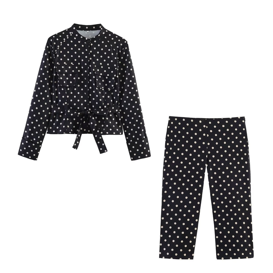 Damen Gepunktete Taillierte Blusenjacke mit Stehkragen, Brusttaschen und Taillenband Nord Taschen