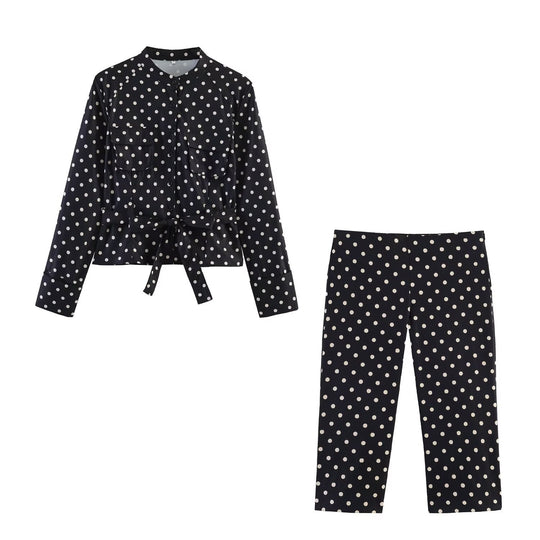 Damen Gepunktete Taillierte Blusenjacke mit Stehkragen, Brusttaschen und Taillenband Nord Taschen