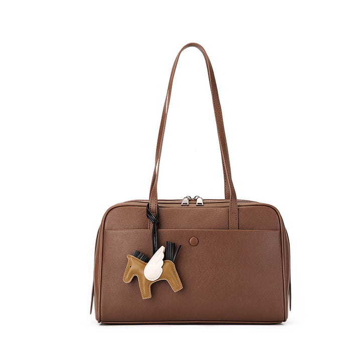 Damen Handtasche im eleganten Design mit verspieltem Anhänger Nord Taschen