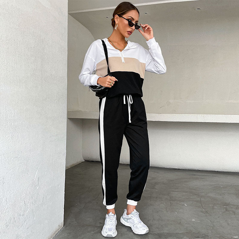 Damen Sportives Jogging-Set mit Kapuze, Tunnelzughose & Seitenstreifen Nord Taschen