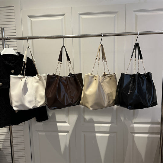 Damen elegante Shopper-Tasche mit luxuriösen Kettenverzierungen Nord Taschen