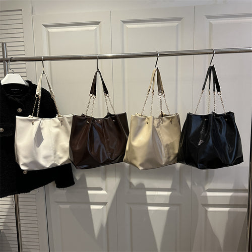 Damen elegante Shopper-Tasche mit luxuriösen Kettenverzierungen Nord Taschen