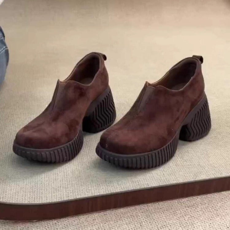 Damen Plateau-Slipper mit markanter Profilsohle und elastischem Einstieg Nord Taschen