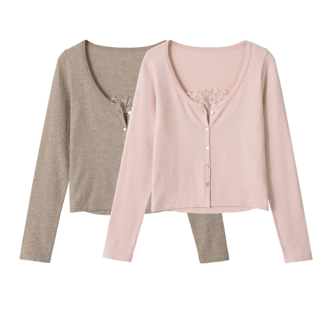 Damen Kurzcardigan aus Feinstrick mit V‑Ausschnitt, Knopfleiste und Spitzeneinsatz Nord Taschen