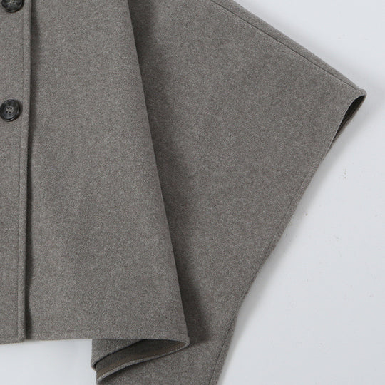Damen Wolloptik-Cape mit doppelreihiger Knopfleiste, hohem Stehkragen und kastiger Silhouette Nord Taschen