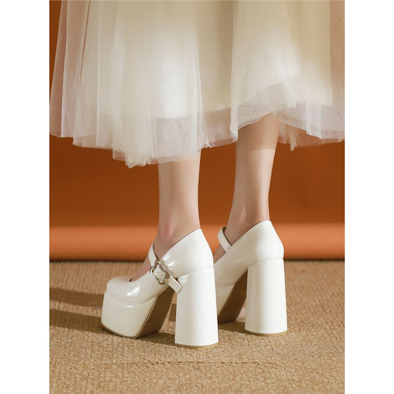 Damen Plateau-Pumps mit Rundschnürung und eleganter Schnalle
