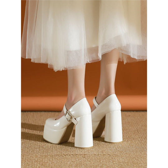 Damen Plateau-Pumps mit Rundschnürung und eleganter Schnalle