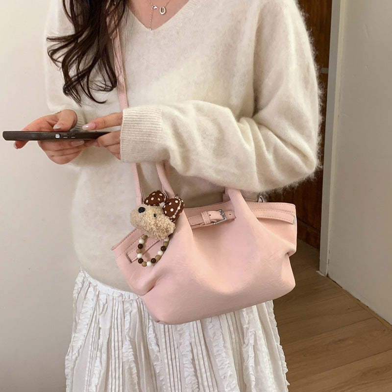 Damen elegante Handtasche mit verspieltem Tieranhänger Nord Taschen