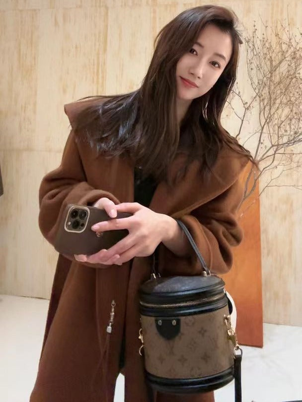 Damen Oversize Wollmantel mit Kapuze und Taillengürtel Nord Taschen