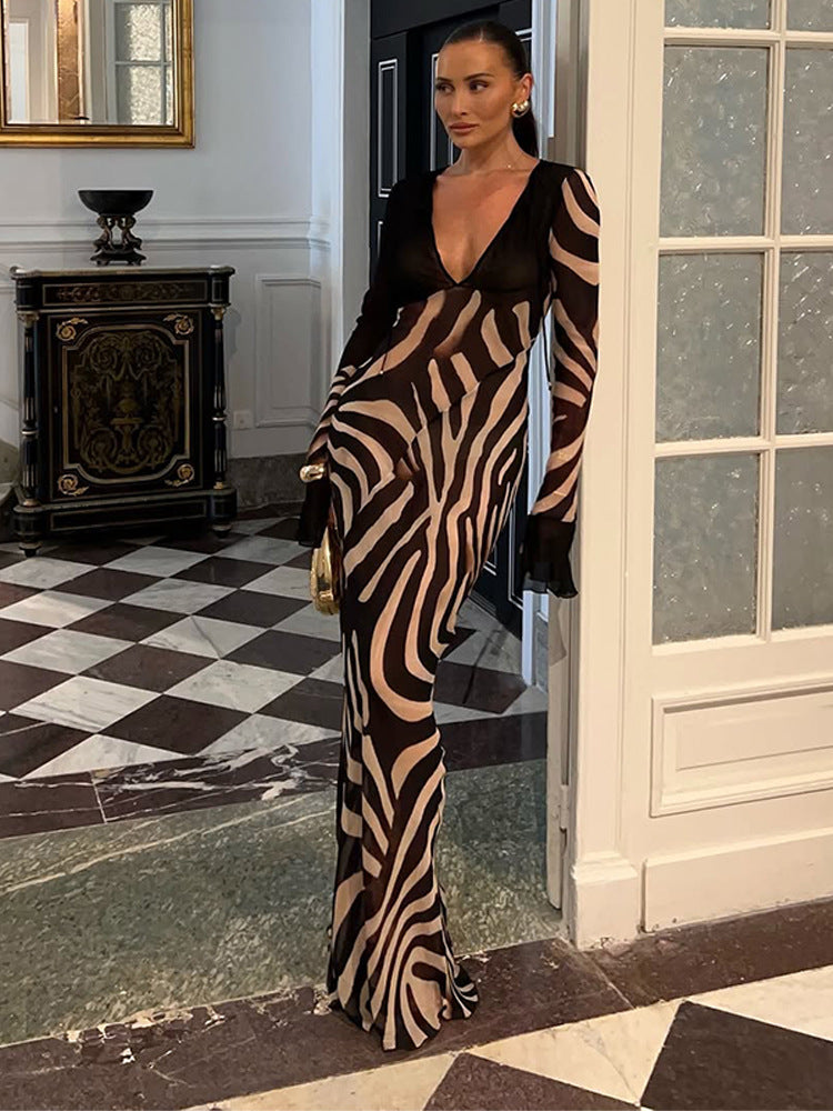 Damen figurbetontes Mesh‑Maxikleid mit tiefem V‑Ausschnitt & grafischem Zebra‑Print Nord Taschen