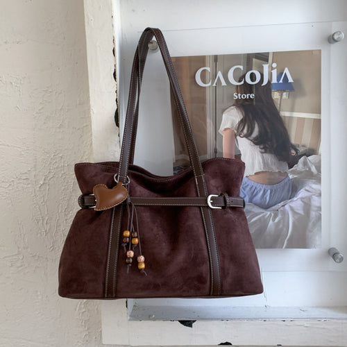 Damen modische und geräumige Handtasche mit charmantem Anhänger Nord Taschen