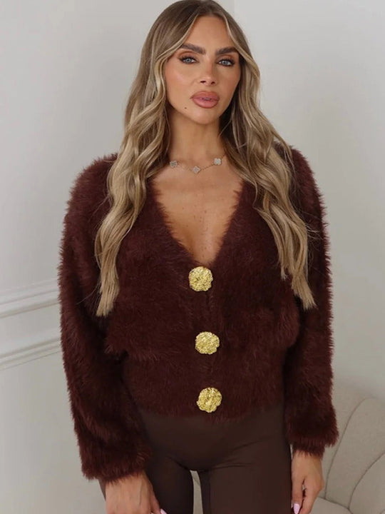 Damen Flauschige Kurzjacke mit V-Ausschnitt und metallischen Zierknöpfen Nord Taschen