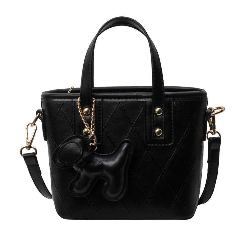 Damen Mini-Tasche mit gestepptem Design und abnehmbarem Anhänger | Nord Taschen