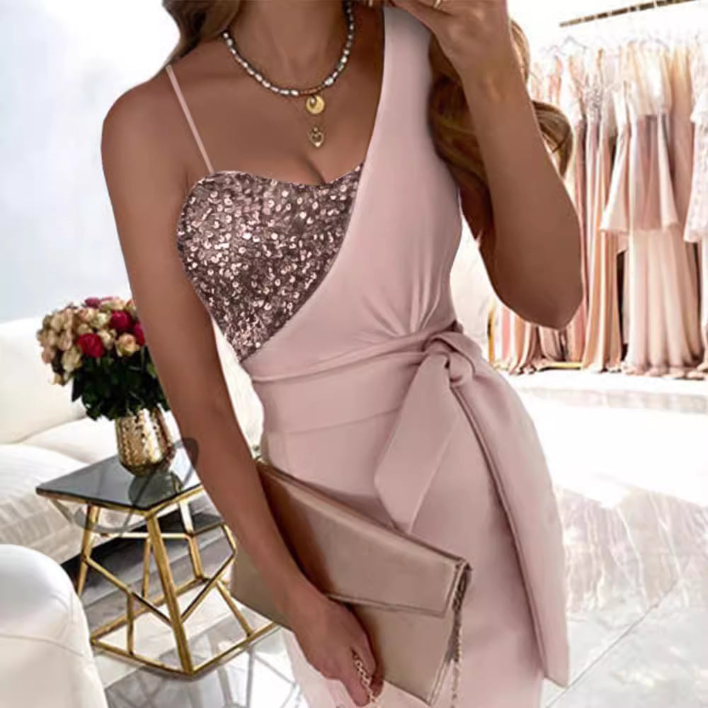 Damen Figurbetontes Kleid mit schimmerndem Oberteil und Taillengürtel Nord Taschen