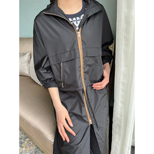 Damen Leichter Oversize-Regenmantel mit Kapuze, Zwei-Wege-Reißverschluss und verdeckten Reißverschlusstaschen Nord Taschen