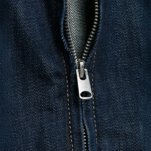 Damen Kurz geschnittene Jeansjacke mit Mandarinkragen, Zierknopfreihe und Schulterpatten Nord Taschen