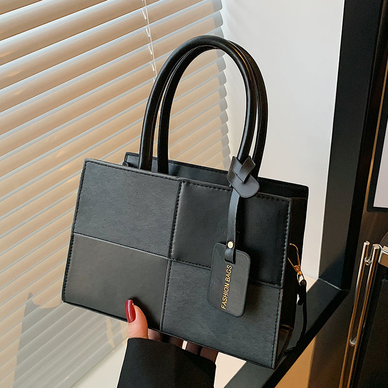 Damen Handtasche aus hochwertigem Wildleder mit stilvollem Patchwork-Design Nord Taschen